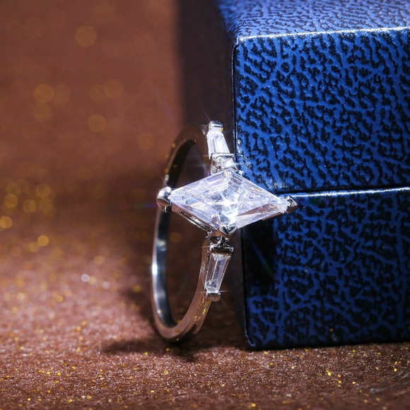 Jewelry - Beautiful 925 Silver White Sapphire Ring New